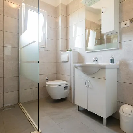 Love Apartments *